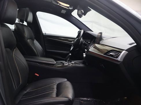 Used 2019 BMW 530i xDrive image 10