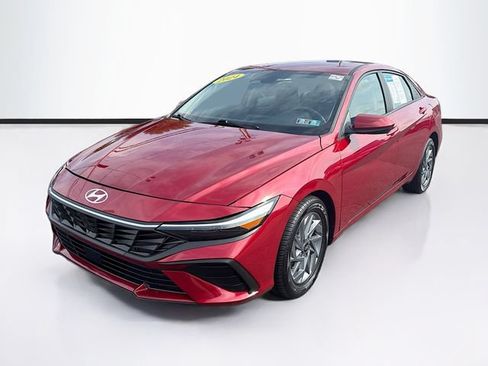 Used 2024 Hyundai Elantra SEL FWD image 3