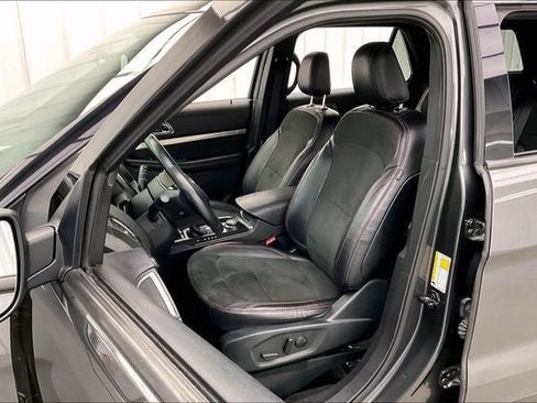 Used 2019 Ford Explorer XLT w/ Equipment Group 202A AWD/4WD image 8