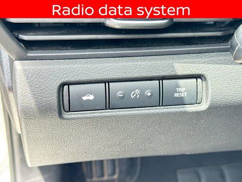 Used 2025 Nissan Altima 2.5 SV FWD image 10