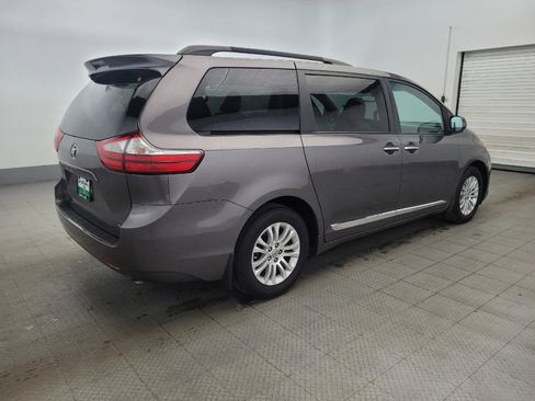 Used 2017 Toyota Sienna XLE image 10