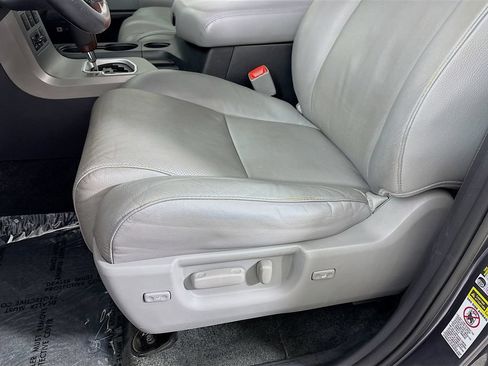 Used 2013 Toyota Sequoia Platinum AWD/4WD image 22