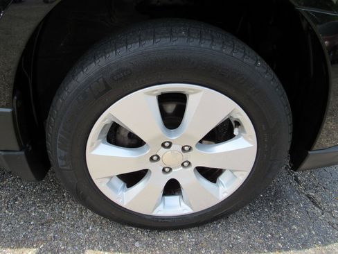 Used 2011 Subaru Outback 2.5i Premium AWD/4WD image 9