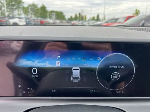 Certified 2025 Kia Seltos EX AWD/4WD image 11