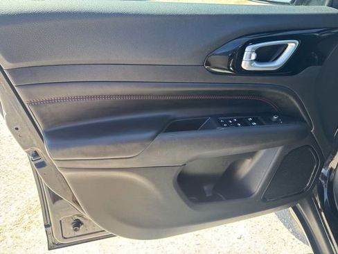 Used 2025 Jeep Compass Trailhawk image 23