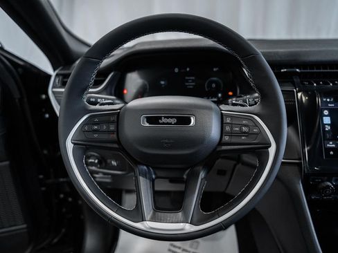 New 2025 Jeep Grand Cherokee Altitude image 28