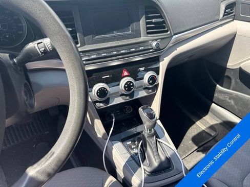 Used 2019 Hyundai Elantra SE FWD image 11