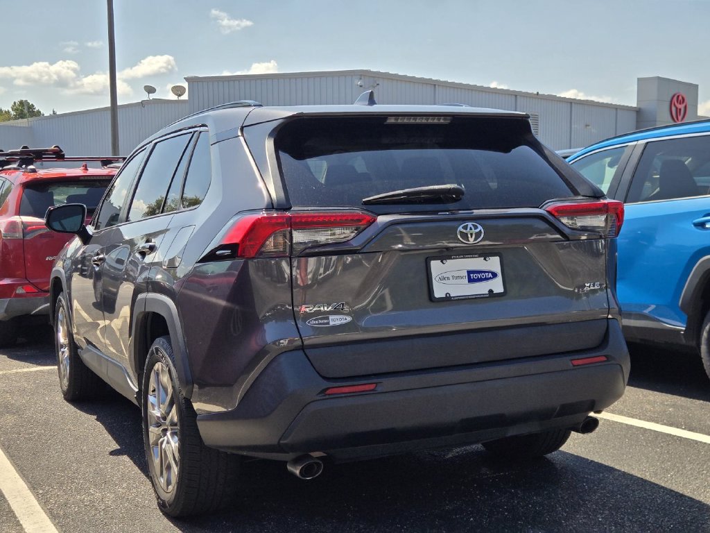 Used 2021 Toyota RAV4 XLE Premium FWD image 4