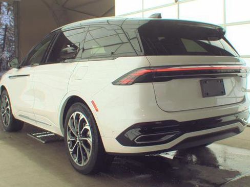 Used 2024 Lincoln Nautilus Reserve image 6