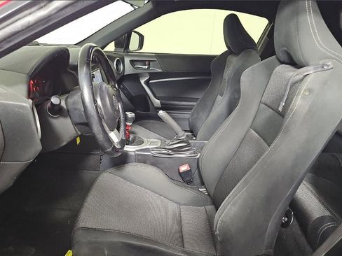 Used 2017 Toyota 86 RWD image 5