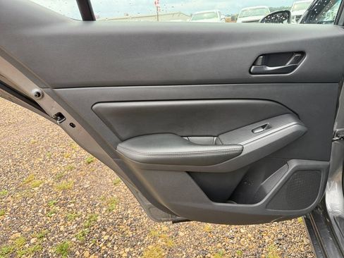 Used 2025 Nissan Altima 2.5 SV FWD image 34