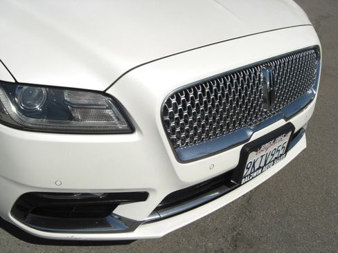 Used 2017 Lincoln Continental Premiere image 4