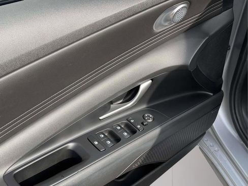 Used 2023 Hyundai Elantra Limited image 17