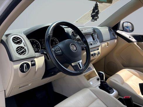 Used 2013 Volkswagen Tiguan SE FWD image 14