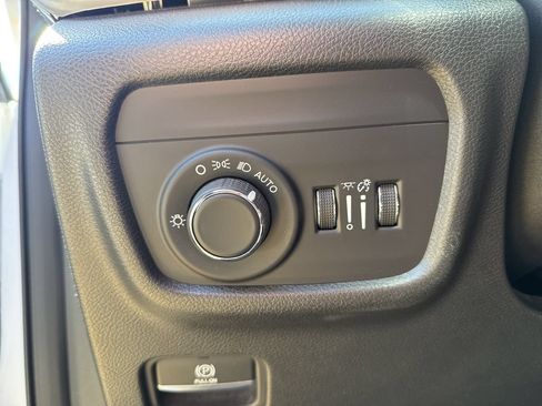 Used 2023 Jeep Grand Cherokee Laredo w/ Luxury Tech Group I AWD/4WD image 25