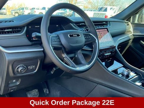 Used 2025 Jeep Grand Cherokee Limited w/ Black Appearance Package image 2