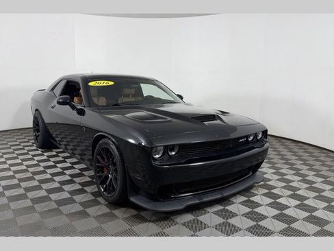 Used 2016 Dodge Challenger SRT Hellcat RWD image 1