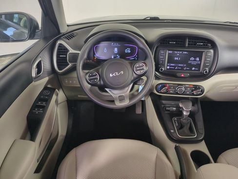Used 2025 Kia Soul LX w/ LX Technology Package FWD image 17