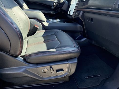 Used 2024 Ford Expedition Limited image 13