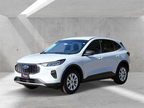 Certified 2025 Ford Escape Active w/ Cold Weather Package image 6