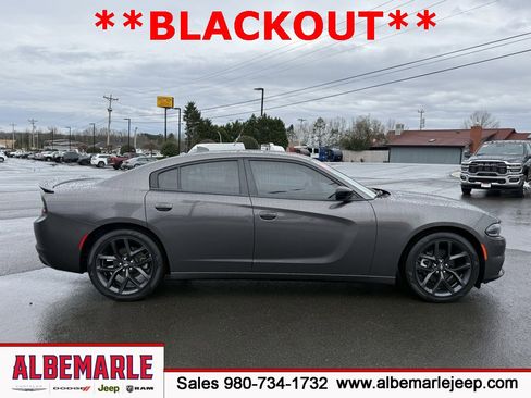 Used 2023 Dodge Charger SXT w/ Blacktop Package image 2