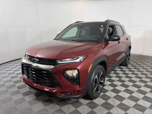 Used 2023 Chevrolet TrailBlazer RS FWD image 2