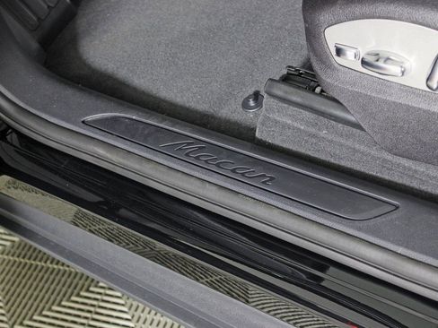 Certified 2026 Porsche Macan AWD/4WD image 18