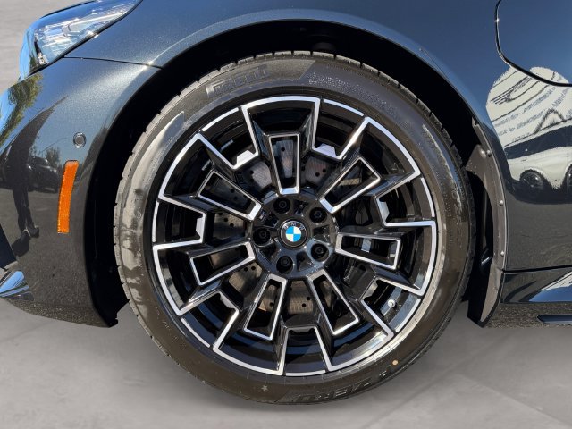 New 2027 BMW M5 w/ Executive Package AWD/4WD image 14