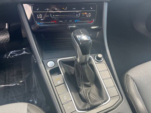 Used 2025 Volkswagen Jetta SE FWD image 42