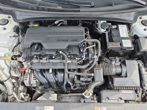 Used 2024 Hyundai Elantra SEL FWD image 18