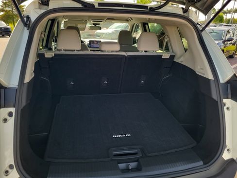 Used 2023 Nissan Rogue SV FWD image 10