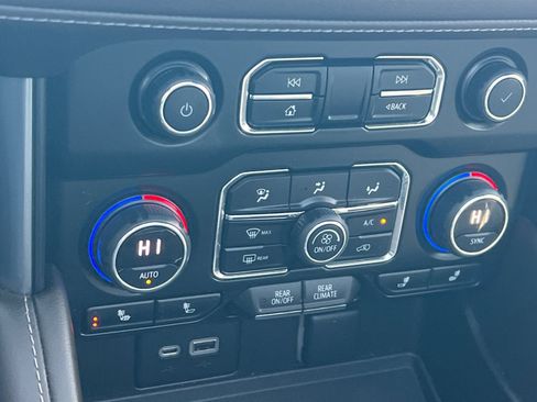 Used 2022 Chevrolet Tahoe Z71 w/ Luxury Package image 21