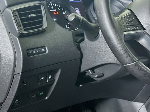 Used 2018 Nissan Rogue SV w/ Premium Package image 17