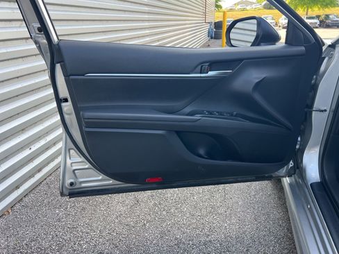 Used 2020 Toyota Camry SE FWD image 22