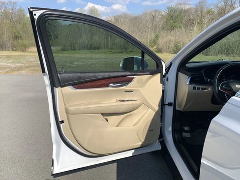 Used 2017 Cadillac XT5 Premium Luxury FWD image 27
