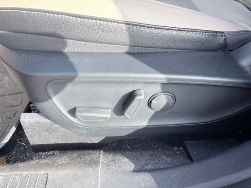 Used 2020 Ford Escape Titanium FWD image 17