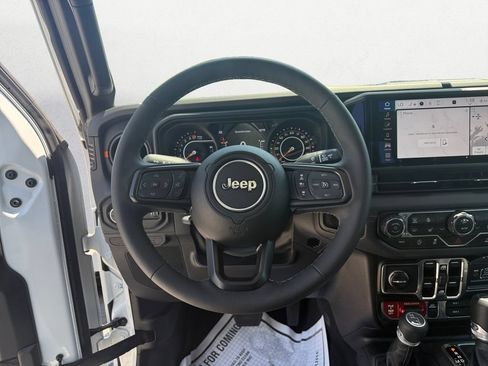 Used 2025 Jeep Gladiator Mojave w/ Convenience Group AWD/4WD image 12