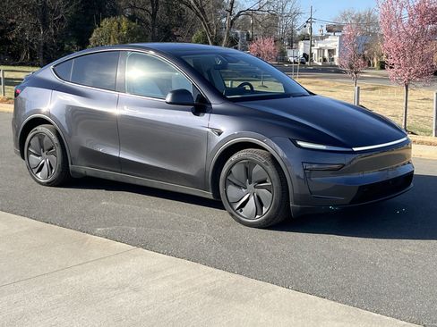 Used 2026 Tesla Model Y AWD image 30