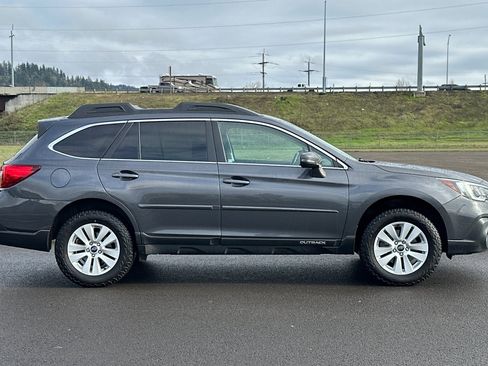 Used 2018 Subaru Outback 2.5i Premium image 2