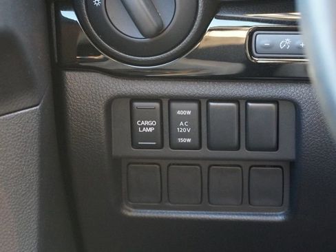 Used 2024 Nissan Titan SV w/ SV Convenience Package image 31