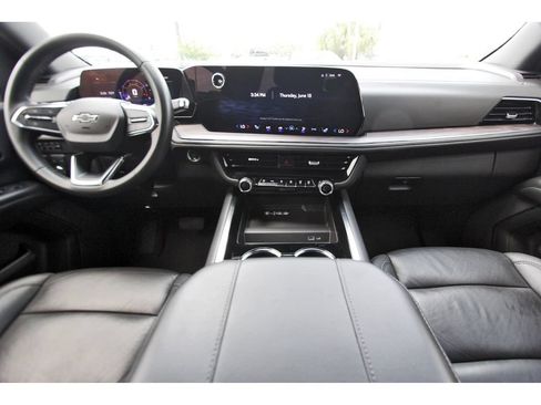 Used 2025 Chevrolet Suburban Z71 AWD/4WD image 7