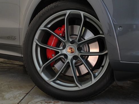 Used 2026 Porsche Cayenne GTS AWD/4WD image 3