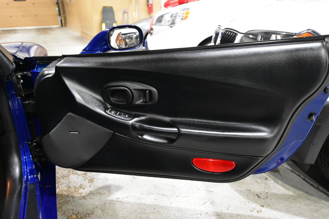 Used 2004 Chevrolet Corvette Z06 w/ Z06 Preferred Equipment Group RWD image 22