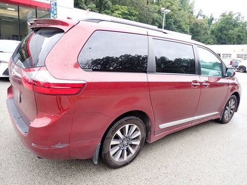 Certified 2020 Toyota Sienna XLE AWD/4WD image 3