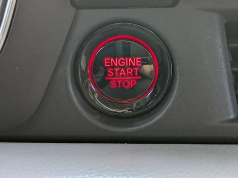 Used 2025 Honda Pilot EX-L image 32