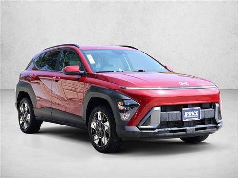 Used 2024 Hyundai Kona SEL AWD/4WD image 3