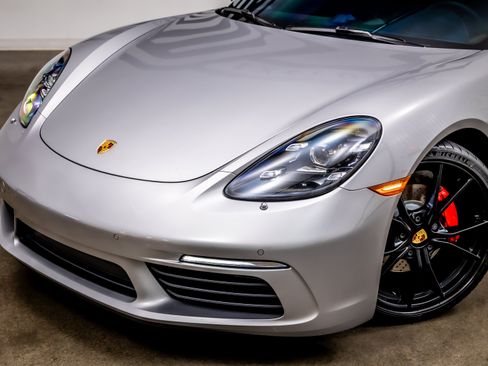 Used 2025 Porsche 718 Cayman RWD image 18