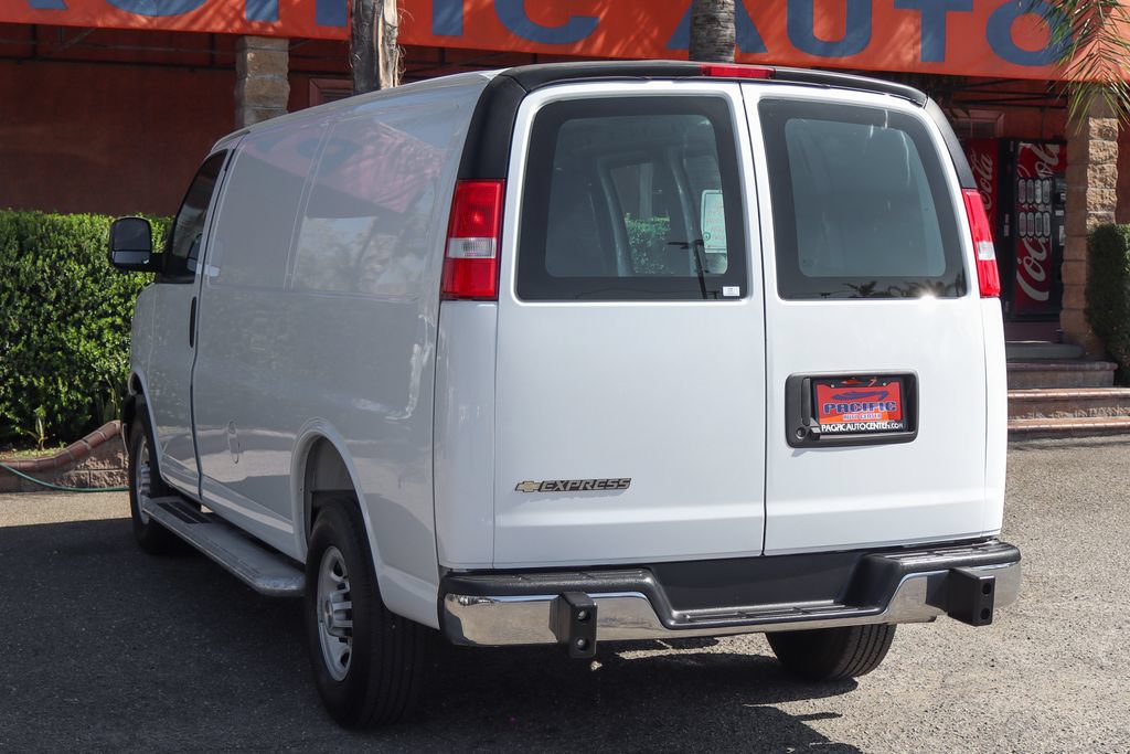 Used 2025 Chevrolet Express 2500 w/ Driver Convenience Package RWD image 6