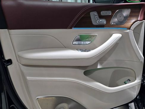 Used 2025 Mercedes-Benz Maybach GLS 600 4MATIC image 36