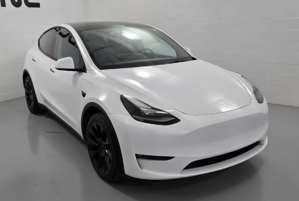 Used 2023 Tesla Model Y AWD image 4
